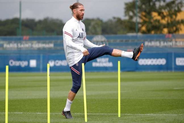 PSG COGITA RESCINDIR CONTRATO DE SERGIO RAMOS