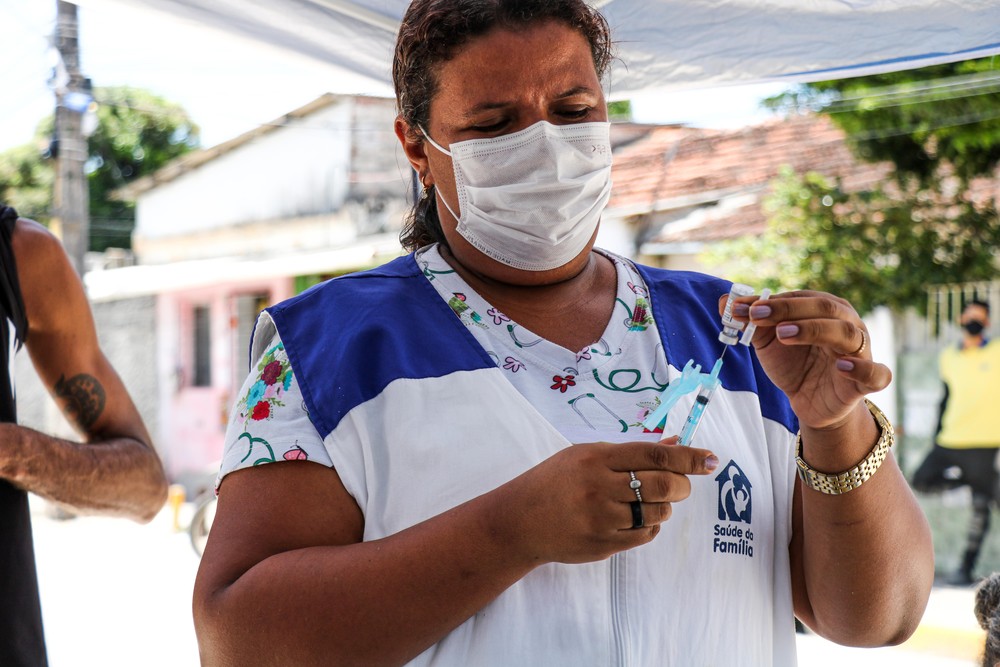 RECIFE DISTRIBUI CALDINHOS DE FEIJÃO E CAMARÃO A QUEM TOMAR VACINA CONTRA A COVID-19; SAIBA ONDE SE IMUNIZAR E FAZER TESTE SEM AGENDAR