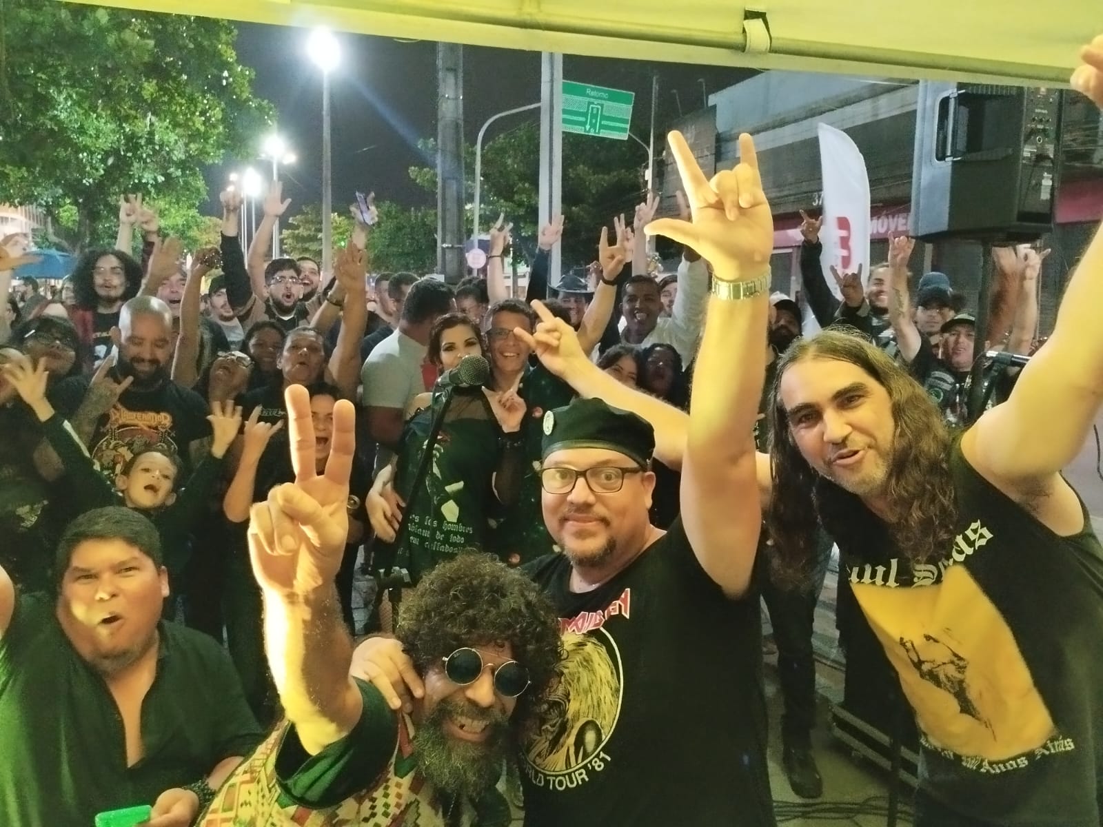 A banda recifense Caroço de Manga encantou o público com seu show em Caruaru